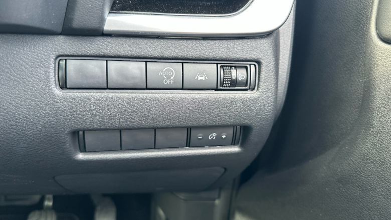 Nissan Qashqai 1.3 DiG-T MH N-Connecta 5dr Petrol Hatchback